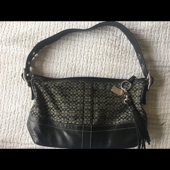 Authentic Coach signature a tassel bag - Picture 2 of 3